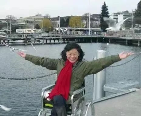 DƬ